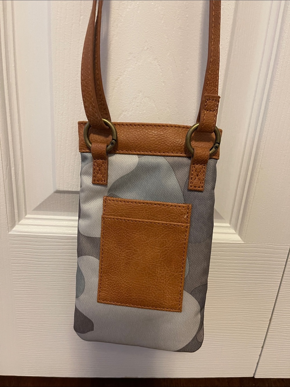 thirty-one Tan Trim Crossbody Phone Bag with Gray Pattern
